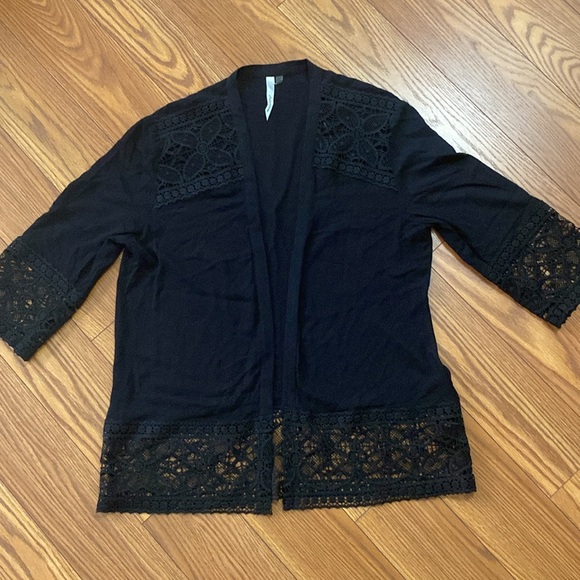 NY collection woman’s black 💯rayon lightweight cardigan with lace trim size L - Picture 12 of 12